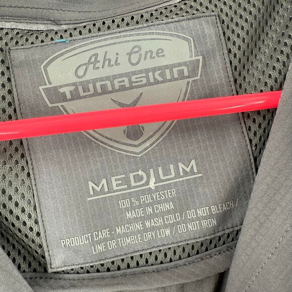 TUNA SKIN Ahi One Polo Women's SZ Medium NWT Snap Front Short Sleeve Aquatic - Picture 3 of 11